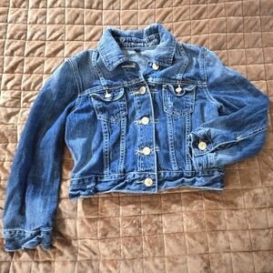 AE denim jacket – that timeless wardrobe staple everyone needs!
